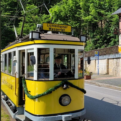 Kirnitzschtalbahn neben dem Forsthaus Kirnitzschtal