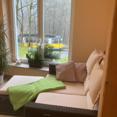 Sitzbereich in der Sauna im Forsthaus Kirnitzschtal Pura