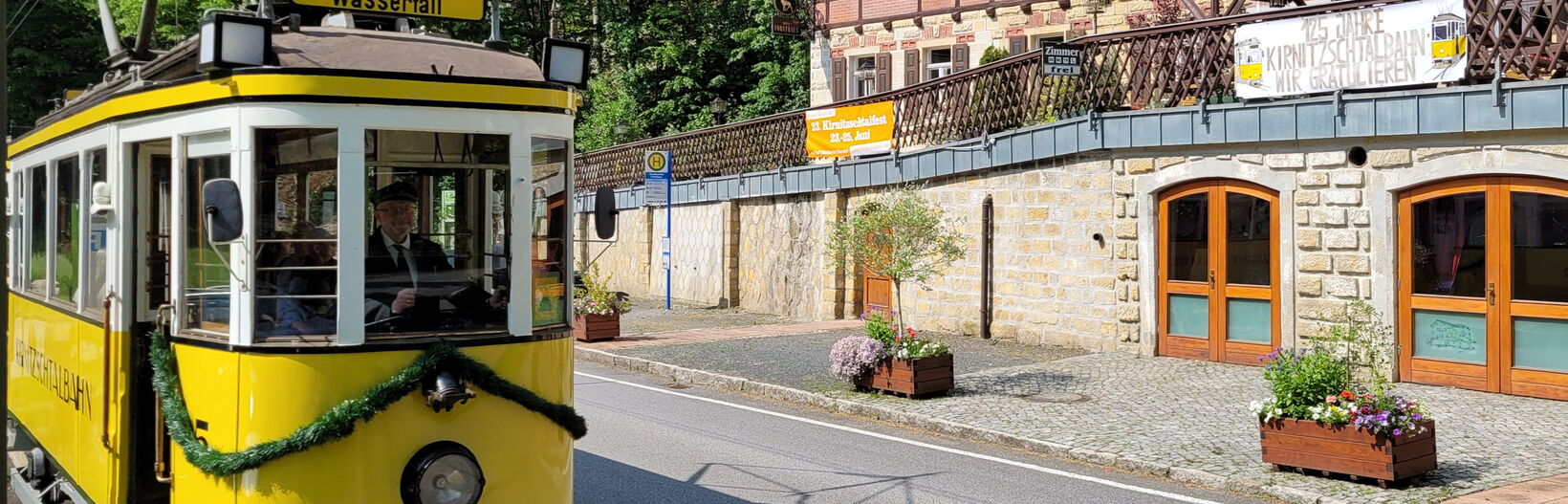 Kirnitzschtalbahn neben dem Forsthaus Kirnitzschtal