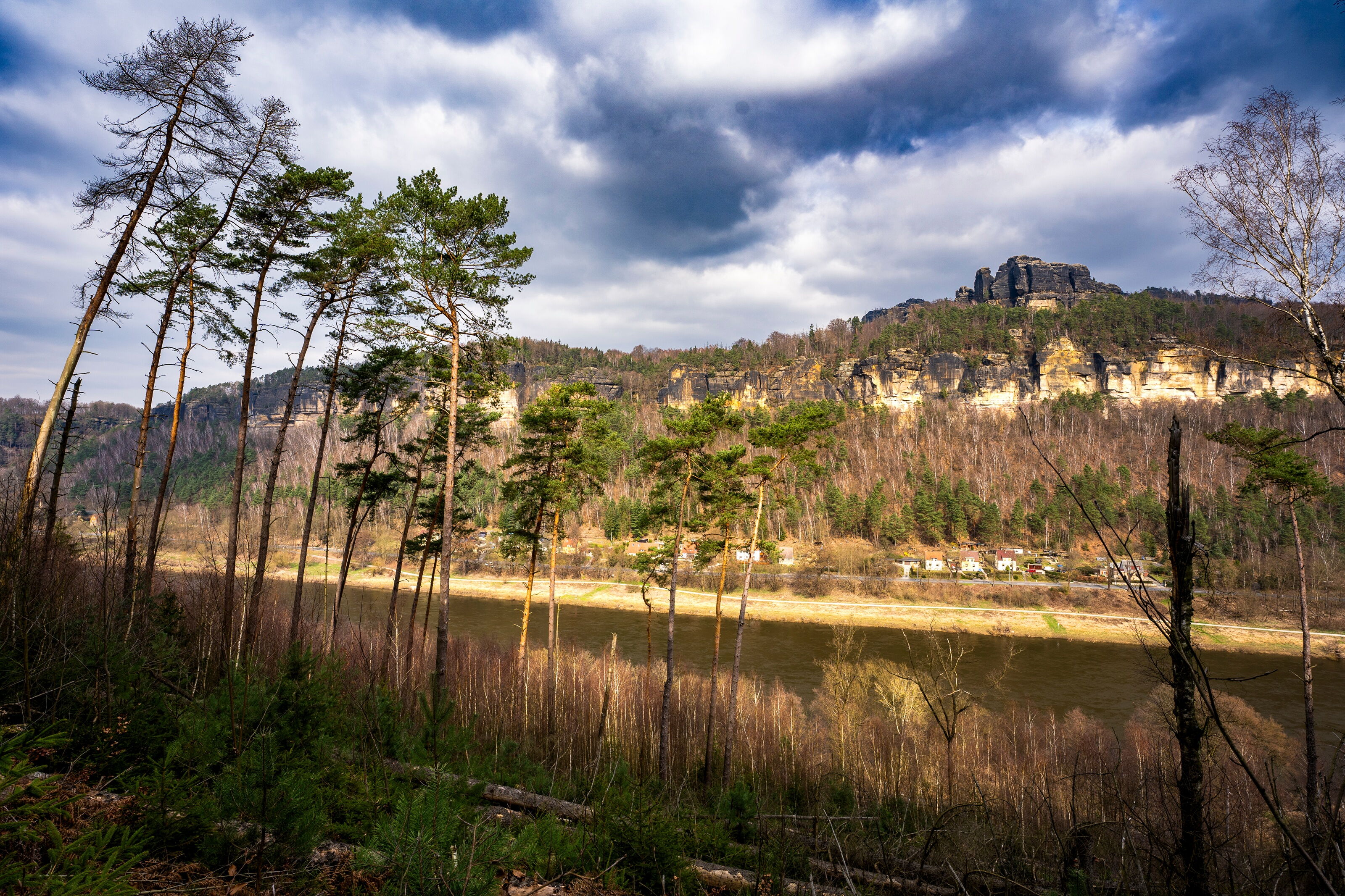 Blick auf die Schrammsteine im Elbsandsteingebirge
