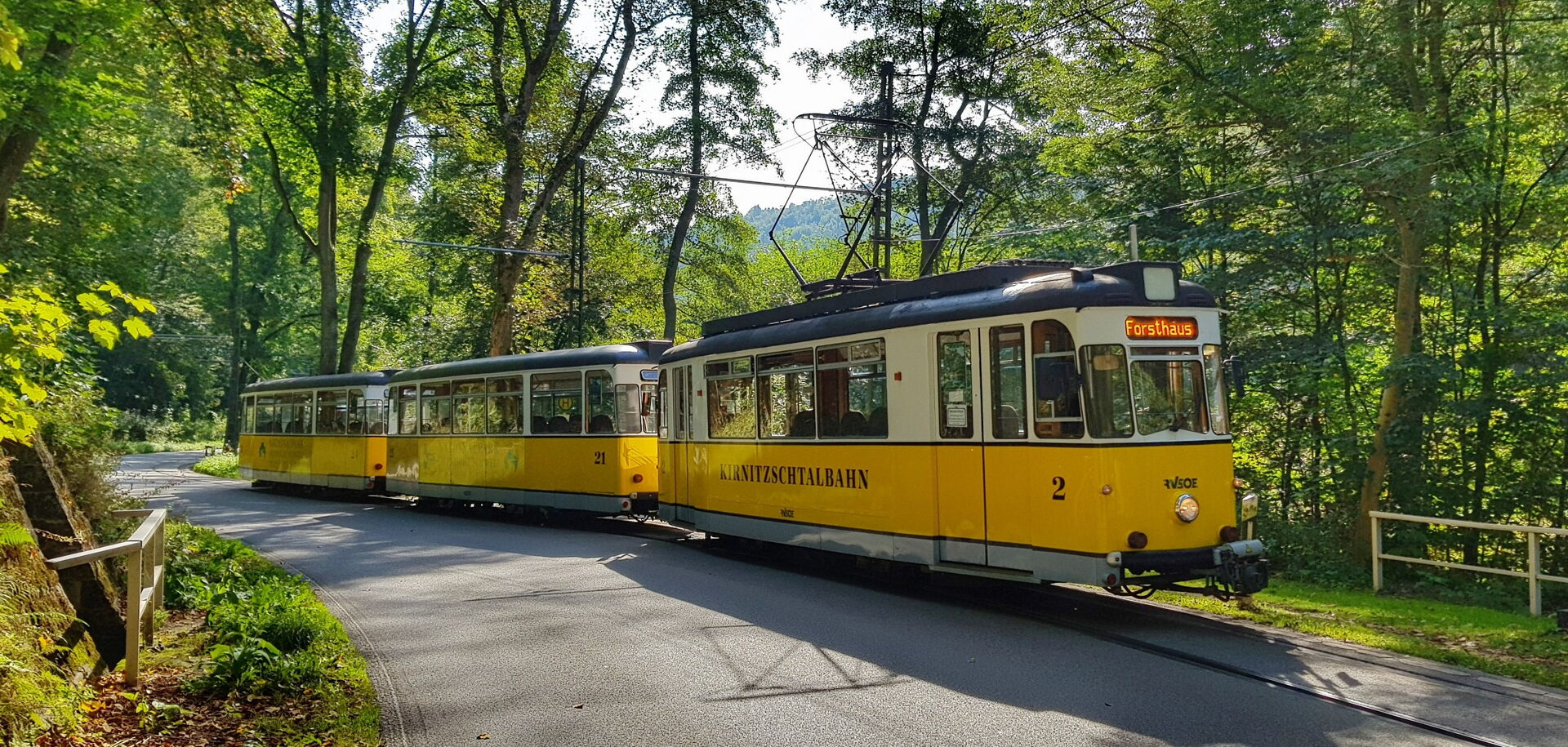 Kirnitzschtalbahn neben dem Forsthaus Kirnitzschtal