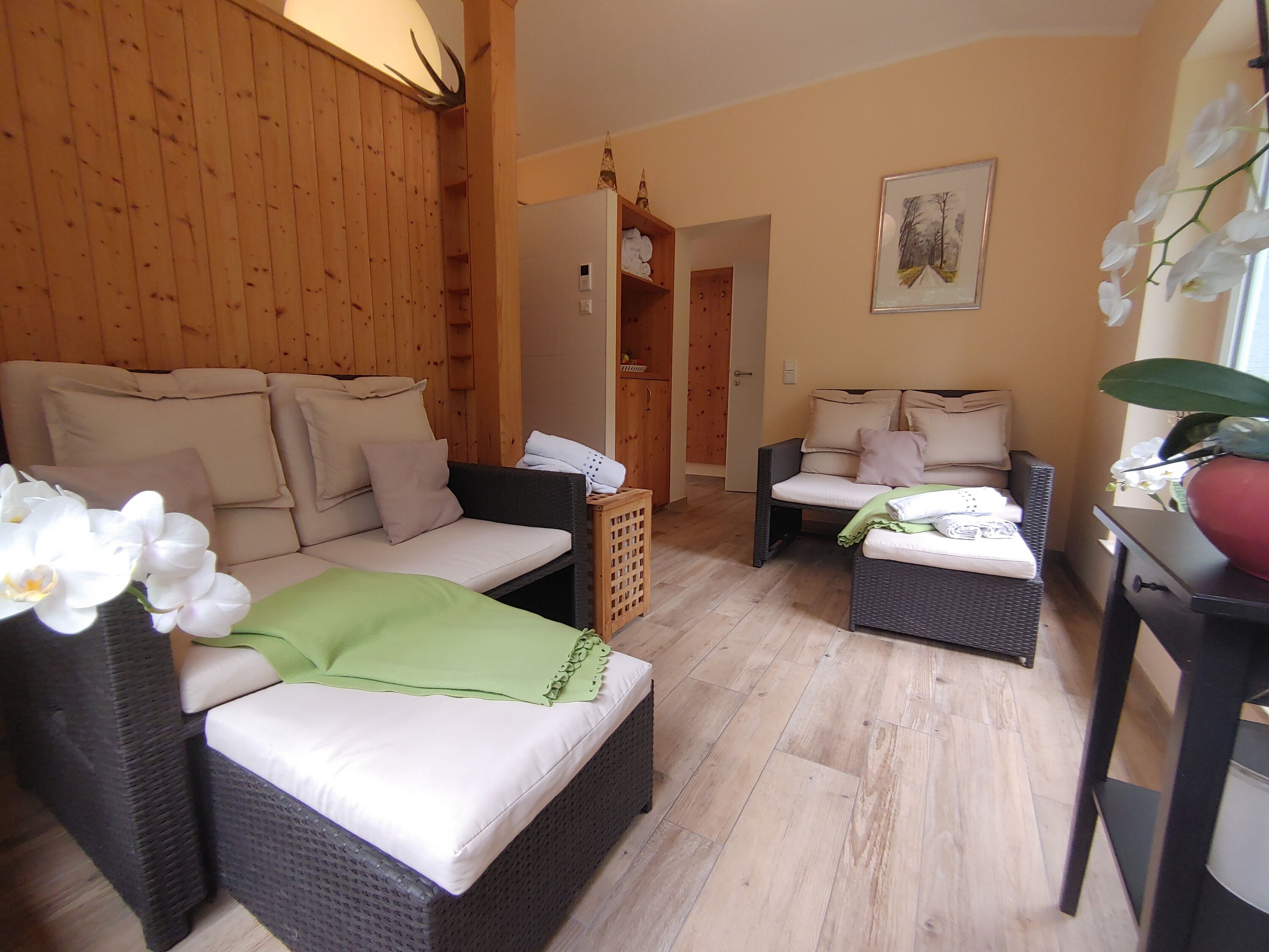 Sitzbereich in der Sauna im Forsthaus Kirnitzschtal